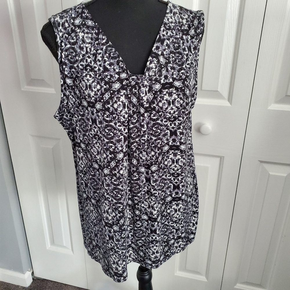 2/$15 EUC Croft & Barrow floral tank top